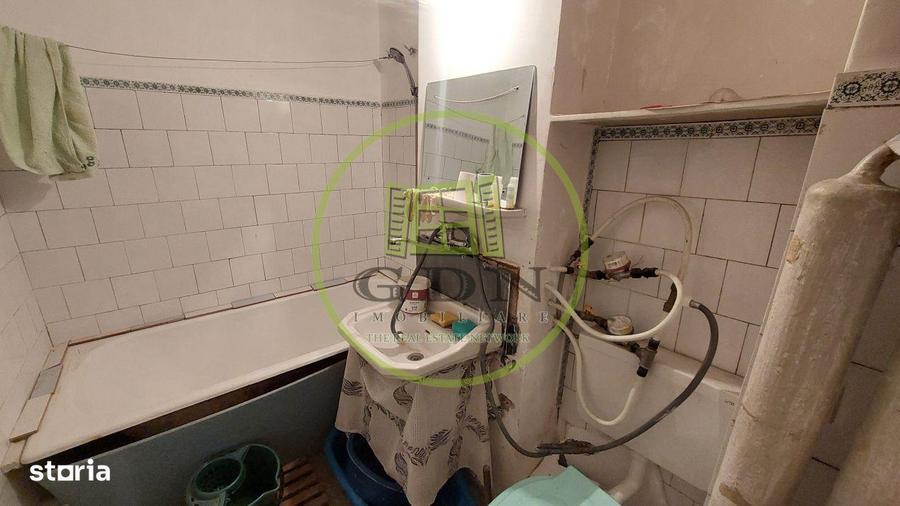 Apartament 2 camere, semidecomandat, 42mp, Craiovita, zona Scoala Elen - 1