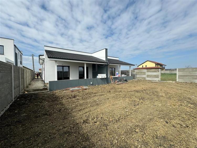 Duplex pe plan - 4 camere - zona linistita - terasa mare - 4