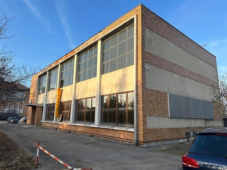 SPATIU COMERCIAL  716 MP CU TEREN 1283 MP DE VANZARE/ INCHIRIERE  50/100/200 MP - 2