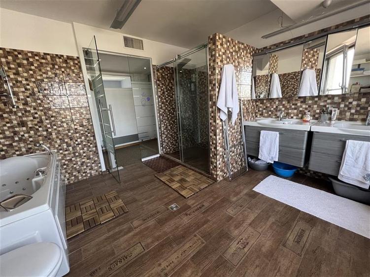 Oferta inchiriere penthouse zona Armeneasca / Strada Toamnei - 32