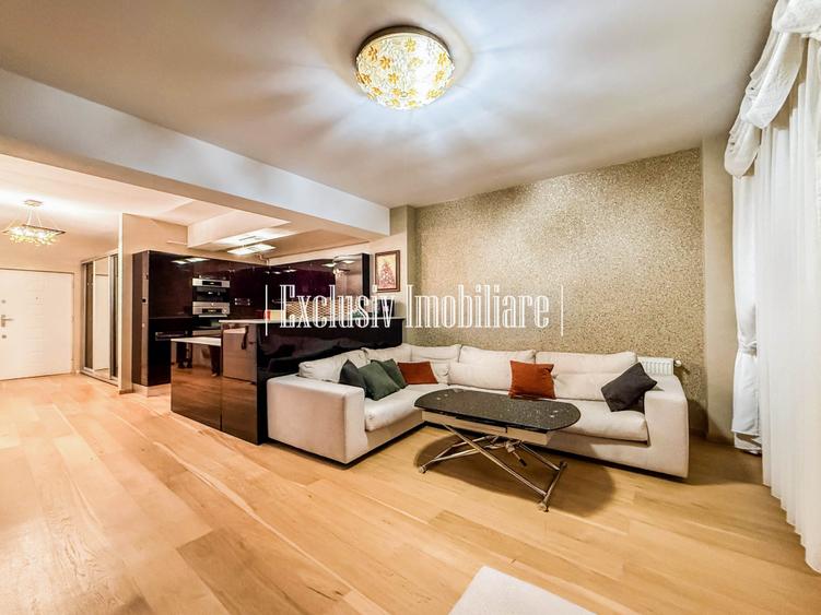 Vedere Frontala la Mare si Plaja la Picioare - Apartament cu Parcare Privata - 2