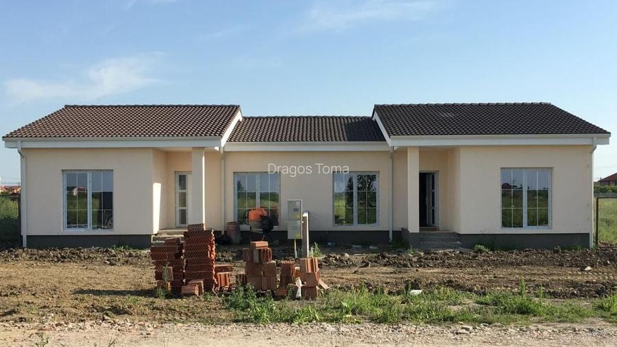Casă cu 4 camere în Moșnița Nouă Casă cu 4 camere în Moșnița Nouă