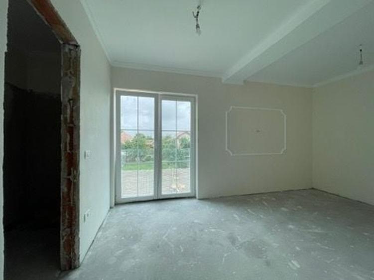 Duplex desparțit - 5 camere și 3 băi- Moșnița Nouă - 10