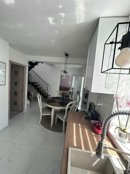 Vand sau schimb casa zona Titulescu - 8