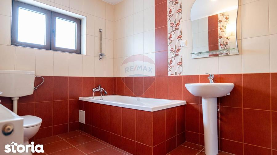 Casa / Vila cu 5 camere de vanzare - 18