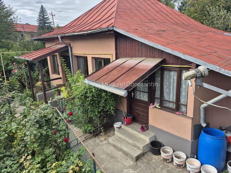 Vila 4 camere + teren 818 mp central Provita de Sus (lângă școală)