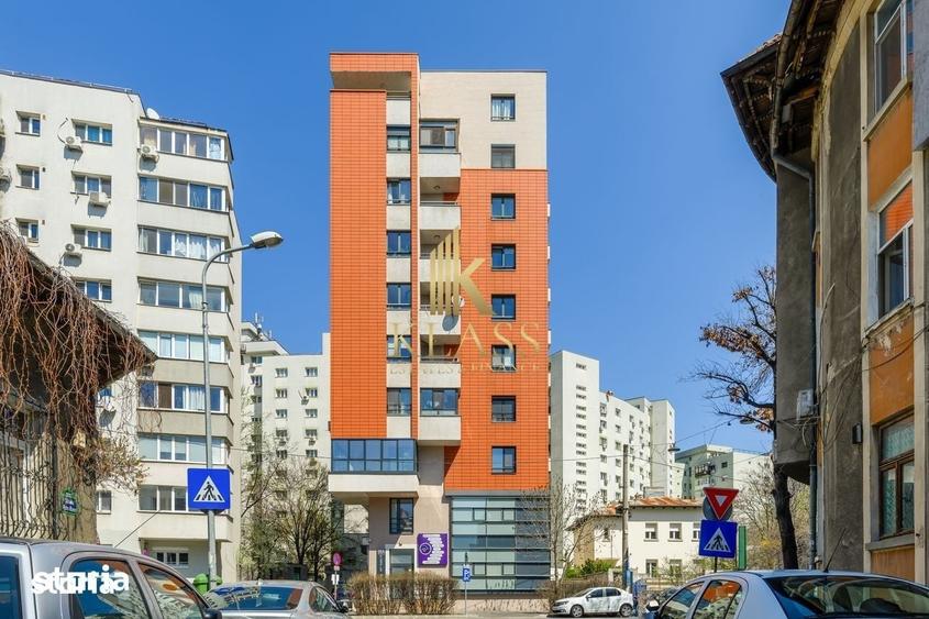 Apartament cu 3 camere semidecomandat în Gara de Nord
