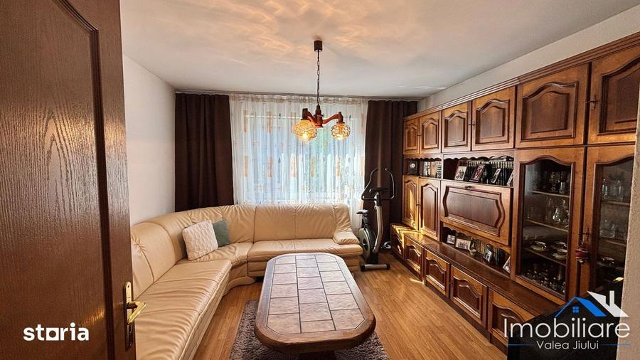 Casa - Petrila | 125 mp | La intrarea in oras | Strada principala - 14