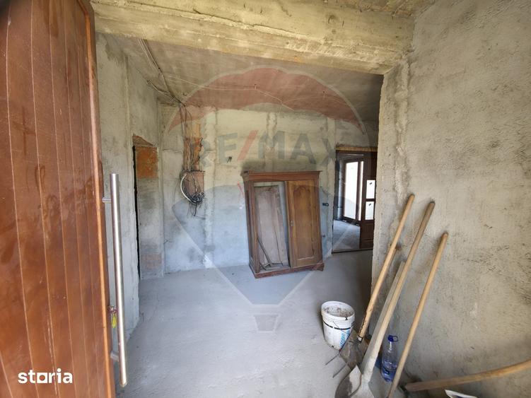 Casă cu 6 camere cu Teren 1680 Mp în Alexandru cel Bun