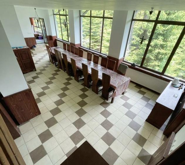 Vanzare vila noua mare (sau pensiune) la munte langa partia schi statiunea Ranca - 1