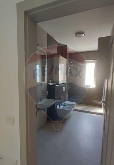 De inchiriat apartament 3 camere lux etaj 1 zona podul Ce... - 9