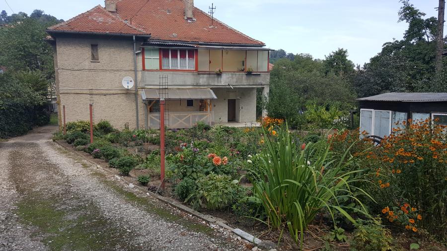 Casa zona poarta Schei, 9 camere, D+P+E+pod,suprafata 640 mp, 1.234 mp teren. - 1