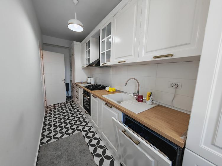 Garsoniera statiune Mamaia zona Cazinou maobilata si utilata - 10