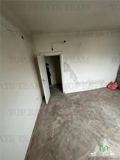 2 garsoniere adiacente la rosu pe Calea Grivitei, etaj 4 - 6