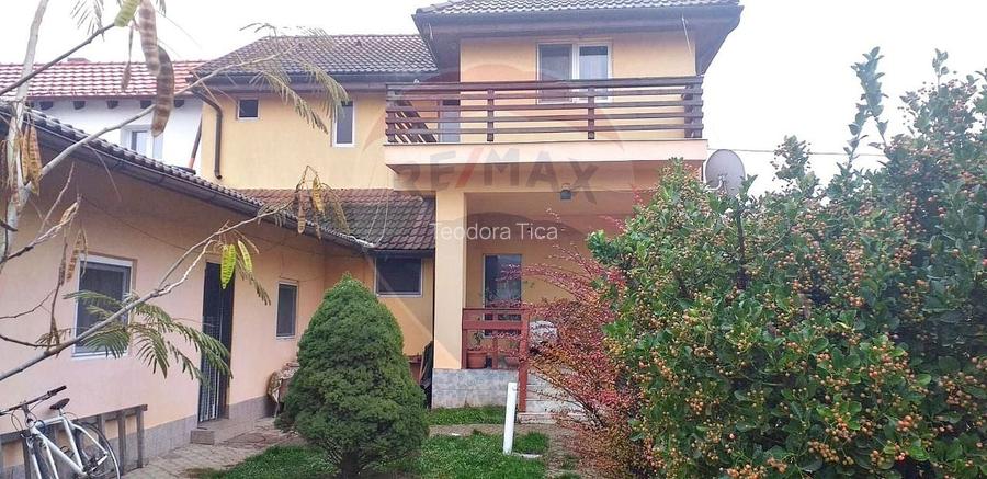 Casă cu 7 camere în Funcționarilor Casă cu 7 camere în Funcționarilor