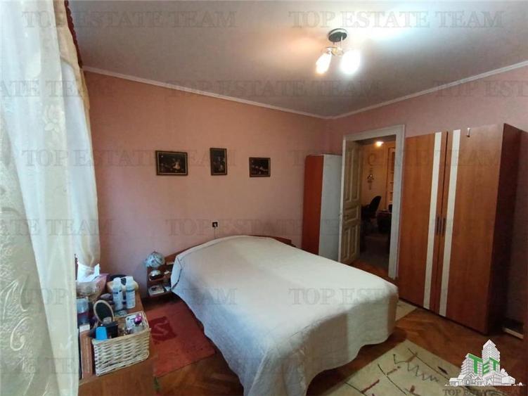 Vila cu aspect de conac in centrul Ploiestiului, ideala pentru locuinta, birou s - 12