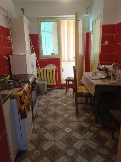 Vând apartament 2 camere, 66mp, Tecuci – str. Ghe. Petrașcu, etaj 2/4 - 4