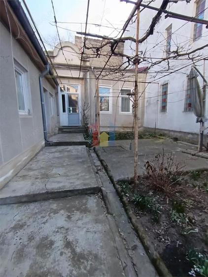 Casa pretabila 2 familii, 6 camere, teren 390 mp, zona Centrala - 15