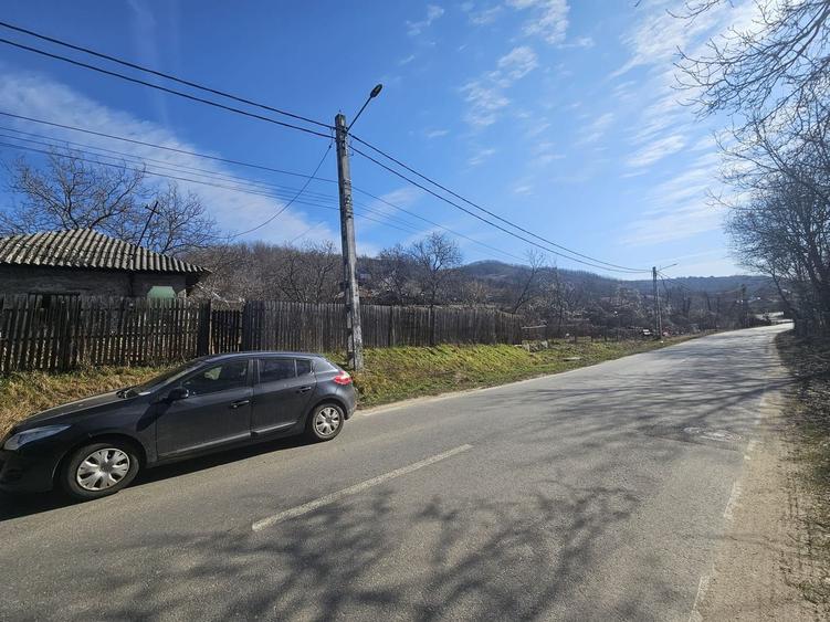 Teren 690 mp, deschidere 50 m, utilități – 1 km Primăria Ștefănești - 10