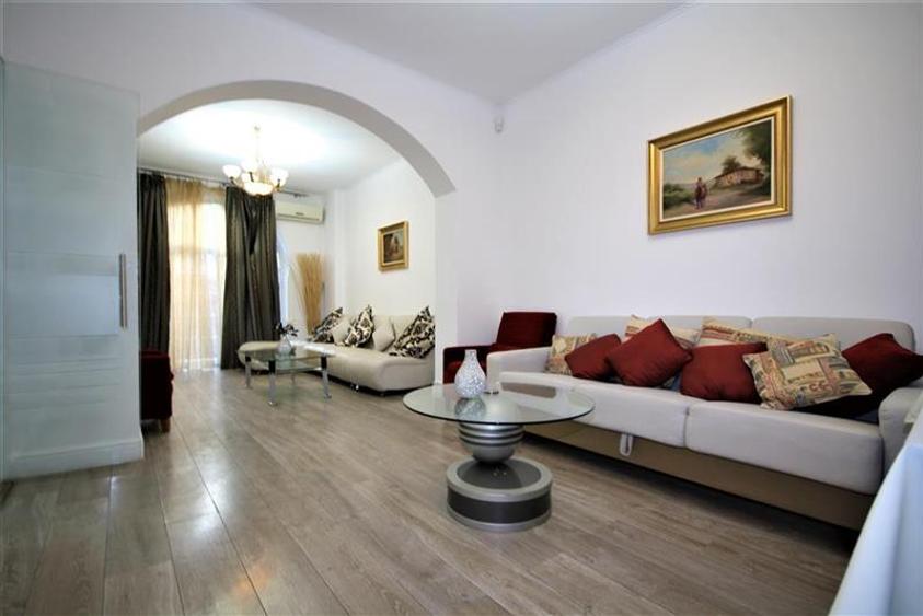 Corp vila, ideal locuinta, cu piscina si curte proprie in centru, Bucuresti - 4