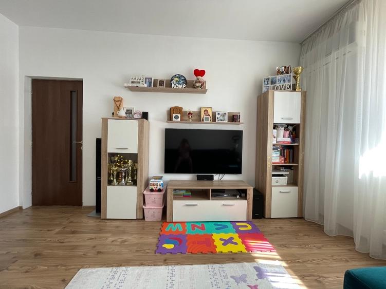 Vând apartament 3 camere - 2