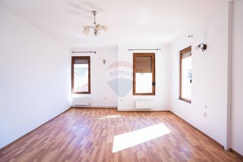 Casă individuală de Vânzare, 242mp utili+ teren de 380mp, în Pitești - 13