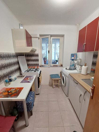 Apartament cu 3 camere, decomandat - 1
