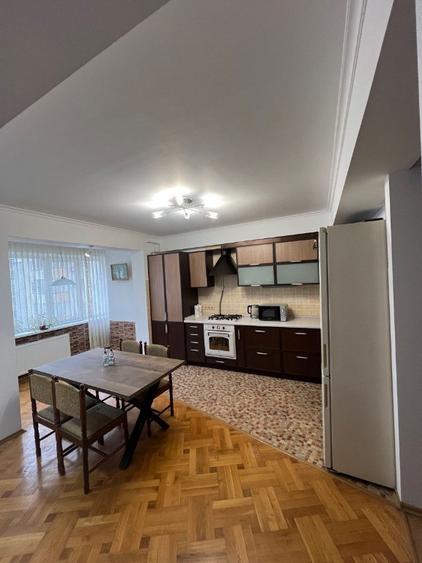 De vanzare 3 camere in zona Schei - 3
