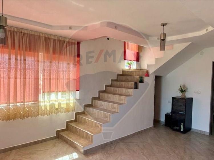 Casă / Vilă cu 5 camere de v&acirc;nzare - 9