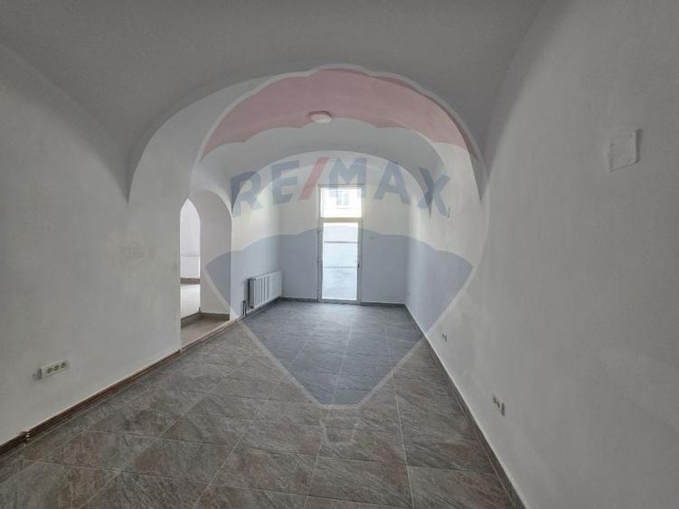 Spatiu comercial Piata Avram Iancu trafic pietonal - 6