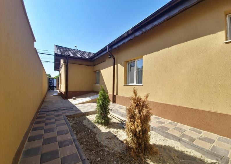 Casa individuala 3 camere foisor acoperit curte km 4 - 1