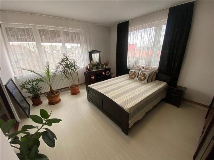 Casa cu 4 camere+spatiu comercial de vanzare in Unirii - 6