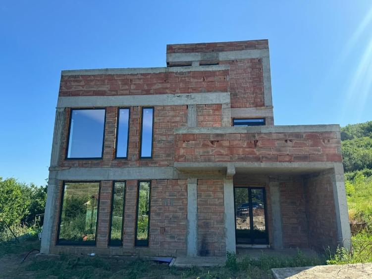 Casă individuală cu 5 camere cu Teren 640 Mp în Popas Păcurari