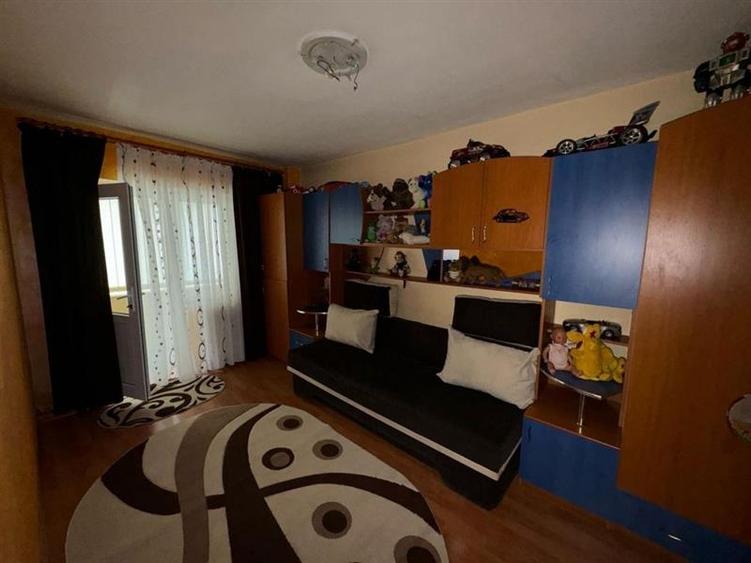 Apartament 3 camere decomandat etajul 1 Noua - 5