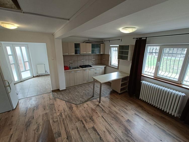 Casa de inchiriat - 1