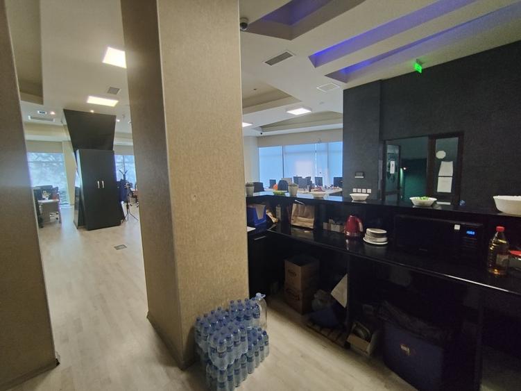 PIATA IANCULUI - metrou spatiu birouri stradal 562 mp - 10