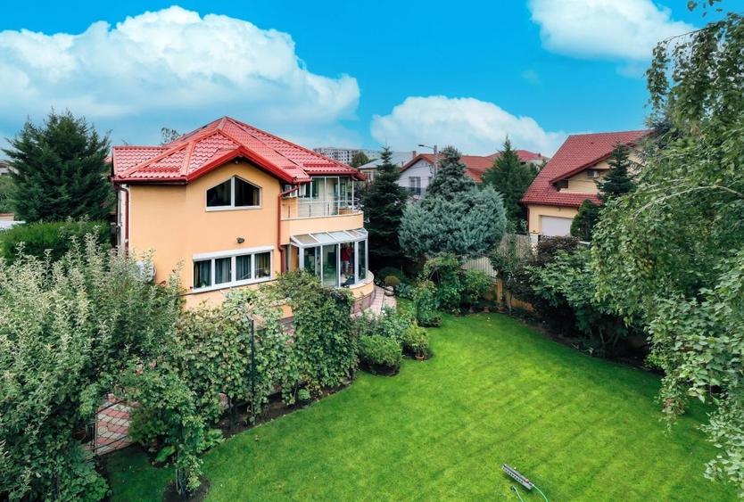 Vilă de Vânzare Drumul Taberei Stradă Exclusivistă Acces Securizat T=627mp D=30m - 38