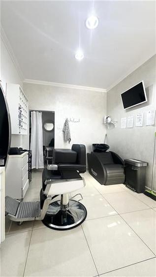 Spatiu ideal pentru afacerea ta  Tomis 3, parter bloc, pretabil pt mai multe ac - 6