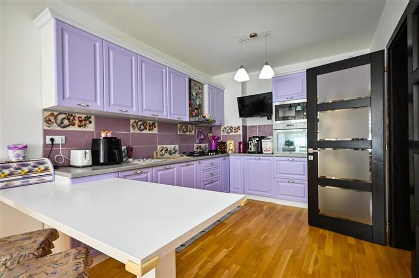 Resedinta distincta, mobilata cu rafinament, pe 1.000 mp teren, Central, Sacele, - 13