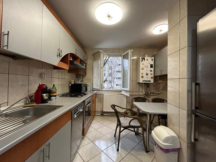 1 Decembrie 3 Camere Etaj 1 Centrala Proprie Instalatii Schimbate 12 Min Metrou - 13