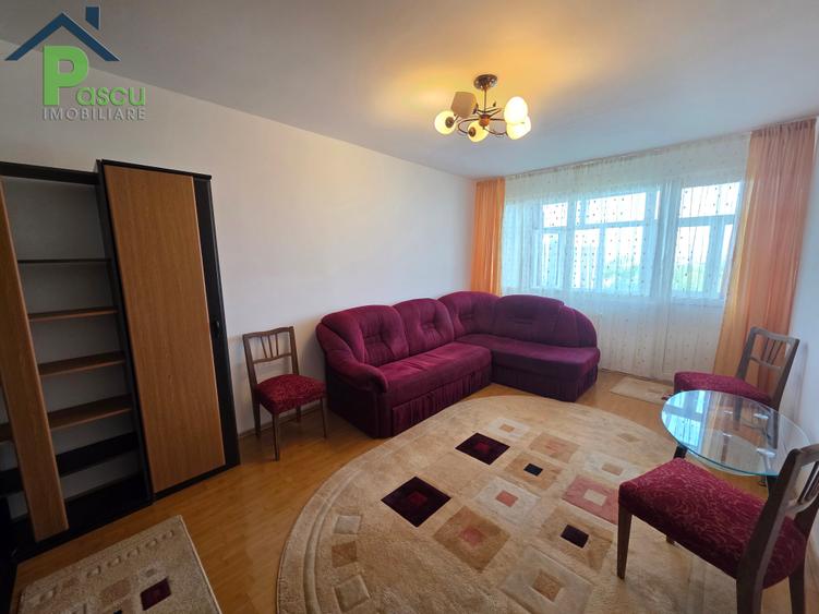 Apartament cu 3 camere decomandat în Pajura