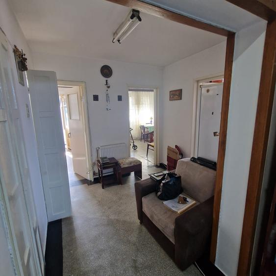 Se inchiriaza apartament,decomandat doua camere,etaj 10/11 ,pret 300 euro/luna. - 3