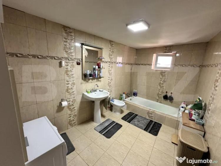 Casa spa?ioasa intr-o zona lini?tita curte amenaj - 10