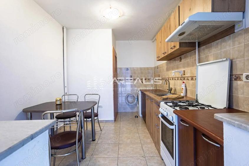 De inchiriat -Apartament 3 camere, decomandat, zona centrala - 13