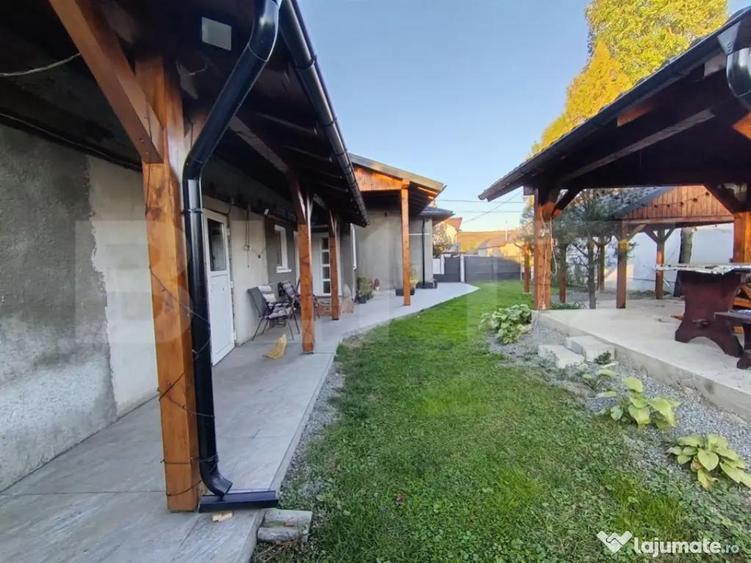 Casa cu 3 camere,baie, bucatarie,anexe.pivni?a teren 800 m - 9