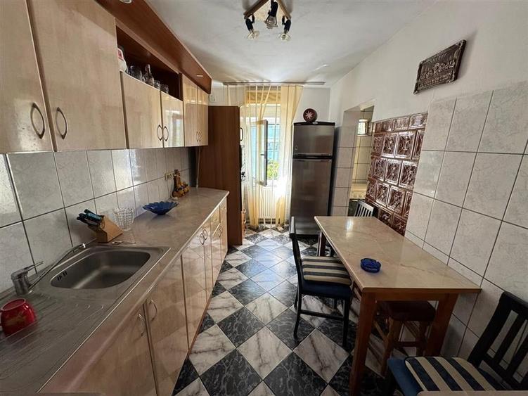 Apartament 2 camere, 54mp, etaj 4 cu acoperis - Central - - 2