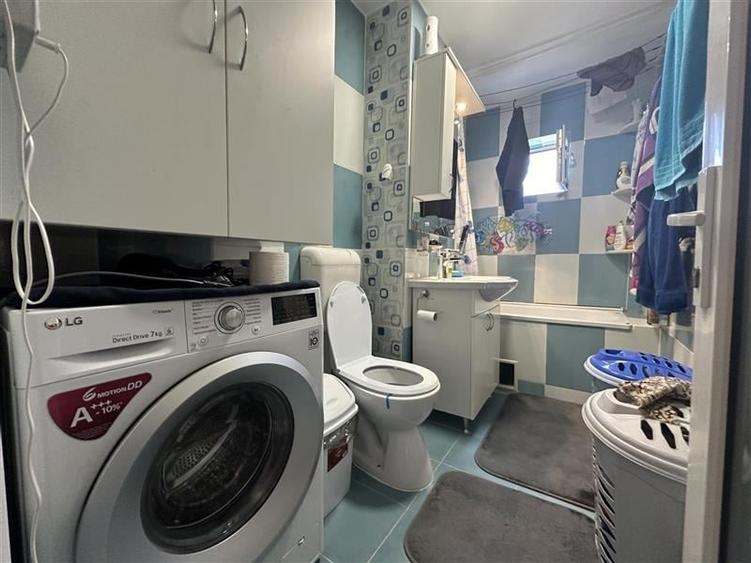 Decomandat cu 2 bai și 2 balcoane la etajul 2 lingă Generală 7 - 7