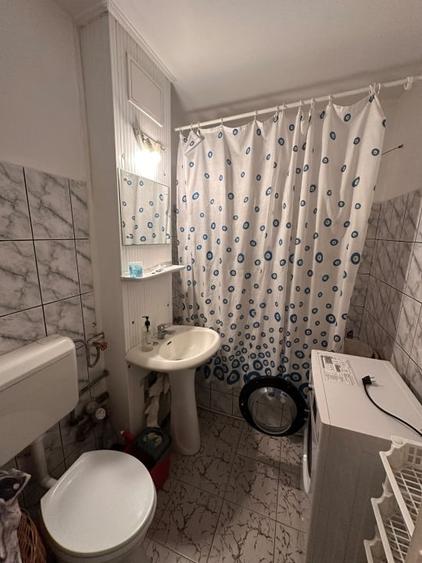 Apartament cu 2 camere semidecomandat, mobilat în Sud