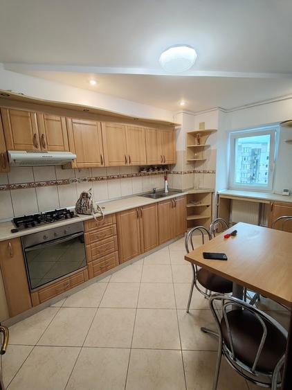 Apartament cu 2 camere decomandat în Nicolina