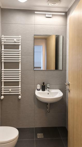 Apartament cu 3 camere semidecomandat, mobilat în Pipera
